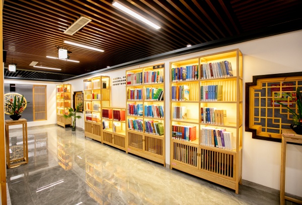 4.年鑒閱覽區（程俊飛 攝）_副本.jpg