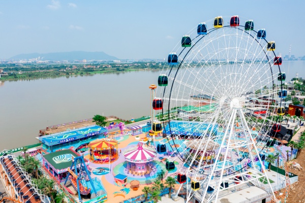 2.摩天輪緩緩旋轉，西江美景盡收眼底（程俊飛 攝）_副本.jpg