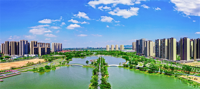 5.日月同輝處，西江新綠芯（程俊飛 攝）.jpg